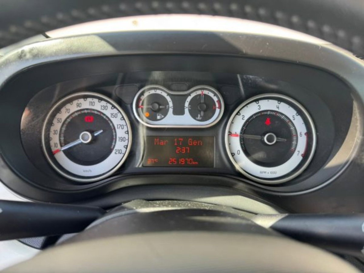 Fiat 500L 1.4 95 CV Easy (11)