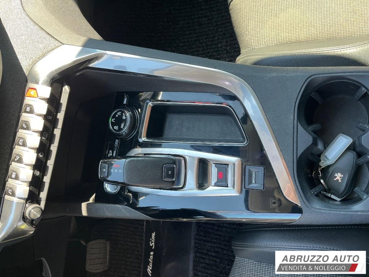 Peugeot 5008 PureTech Turbo 130 S&S EAT8 Allure (12)