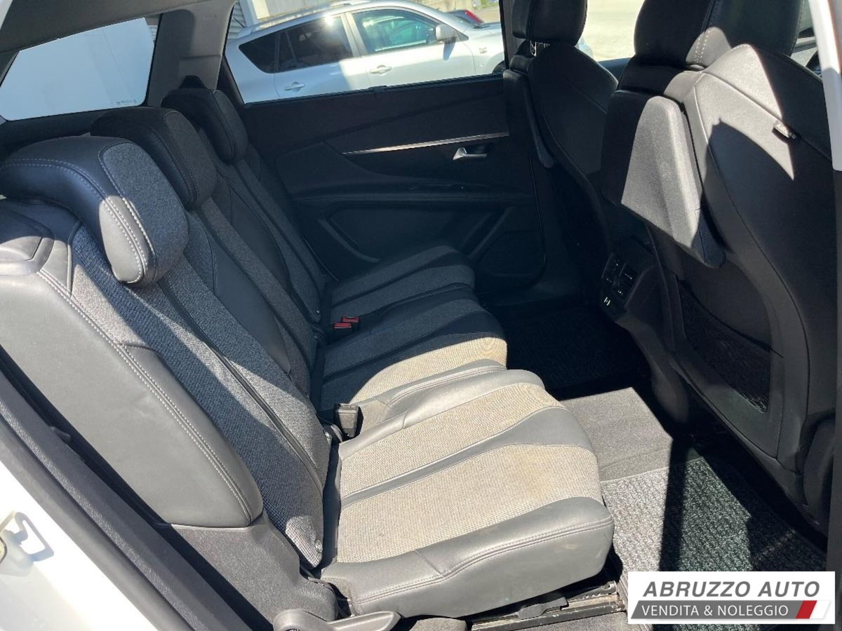 Peugeot 5008 PureTech Turbo 130 S&S EAT8 Allure (15)
