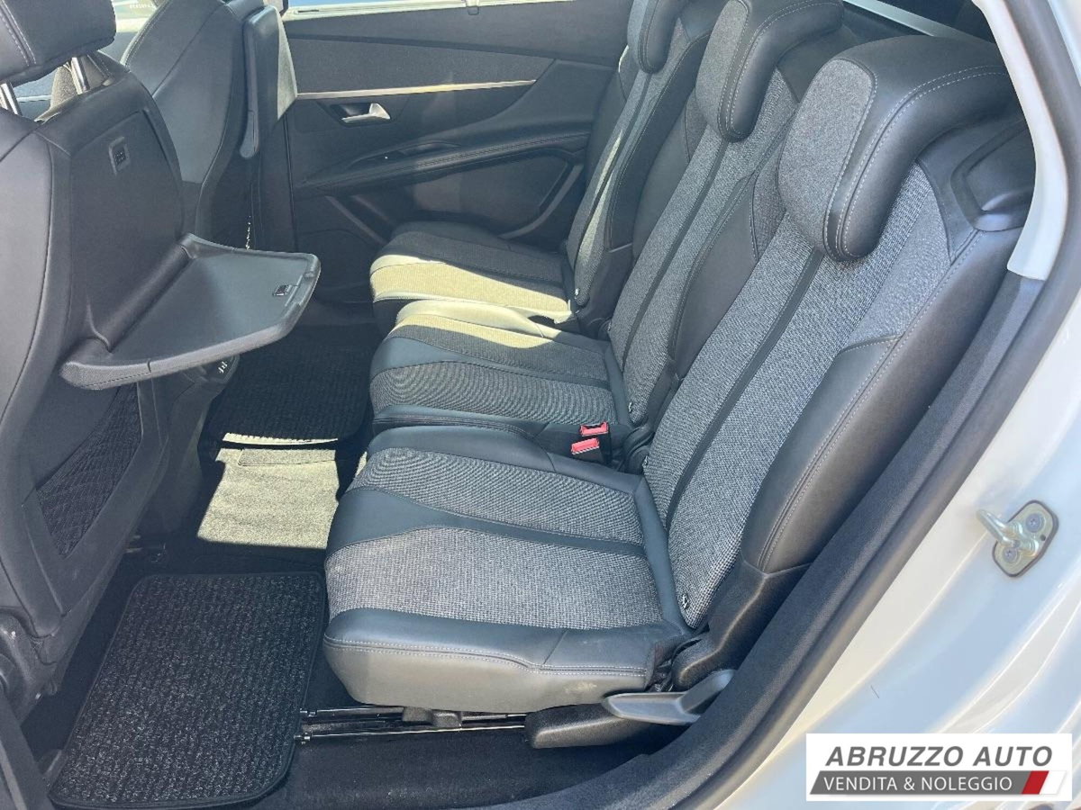 Peugeot 5008 PureTech Turbo 130 S&S EAT8 Allure (16)