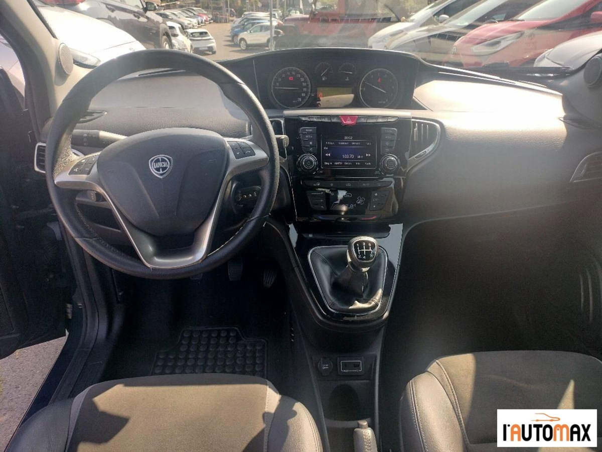 Lancia Ypsilon 1.2 69 CV 5 porte Gold (10)