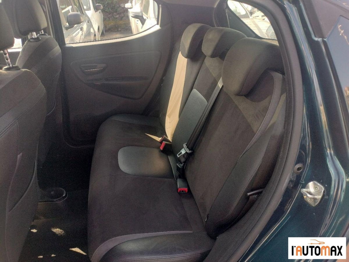 Lancia Ypsilon 1.2 69 CV 5 porte Gold (11)