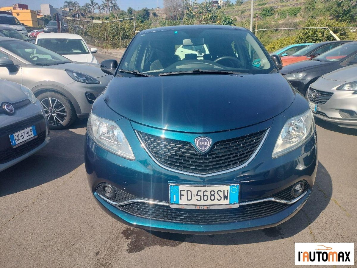 Lancia Ypsilon 1.2 69 CV 5 porte Gold (2)