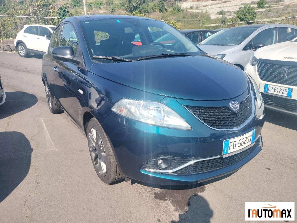 Lancia Ypsilon 1.2 69 CV 5 porte Gold (3)