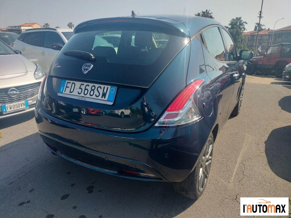 Lancia Ypsilon 1.2 69 CV 5 porte Gold (4)