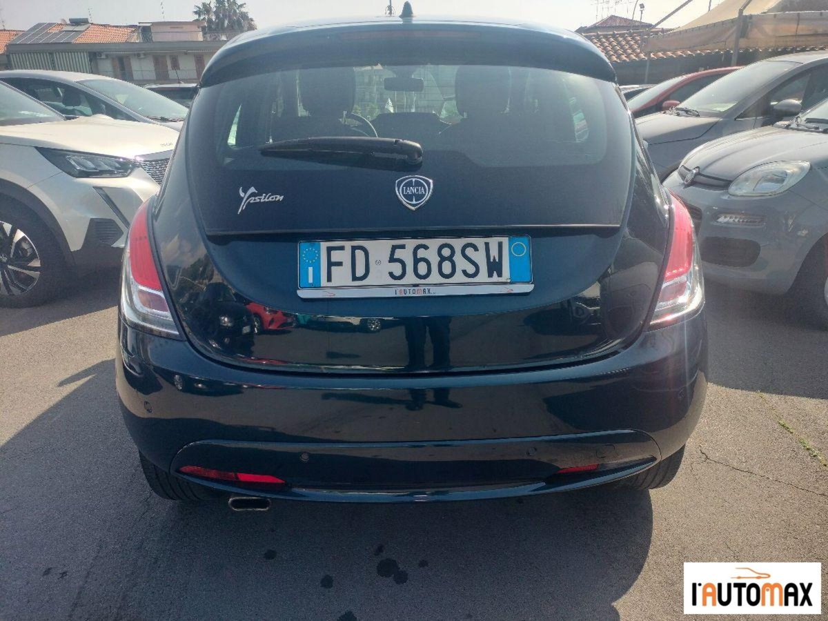 Lancia Ypsilon 1.2 69 CV 5 porte Gold (5)