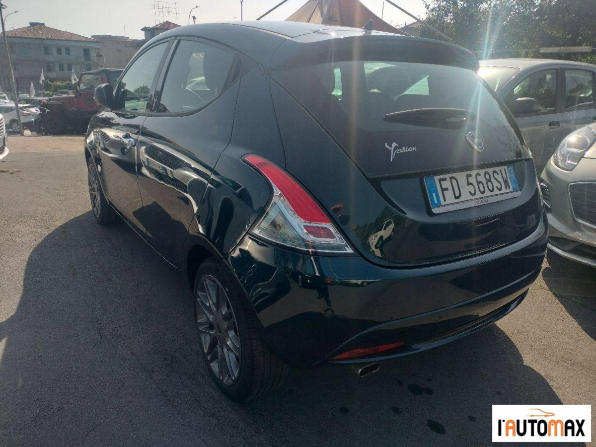 Lancia Ypsilon 1.2 69 CV 5 porte Gold (6)