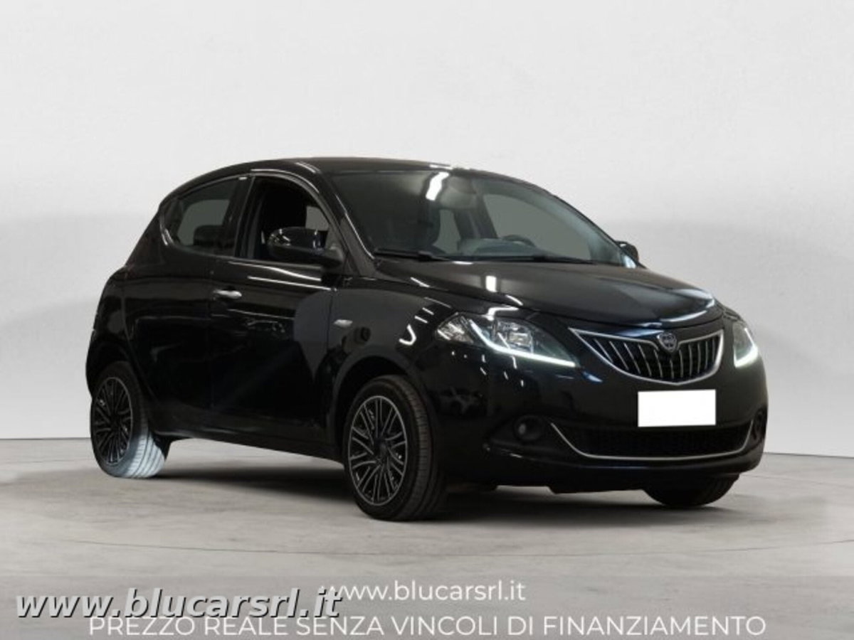Lancia Ypsilon 1.0 FireFly 5 porte S&S Hybrid Gold Plus (2)