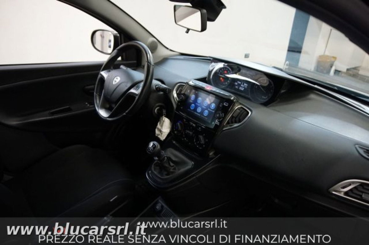 Lancia Ypsilon 1.0 FireFly 5 porte S&S Hybrid Gold Plus (9)
