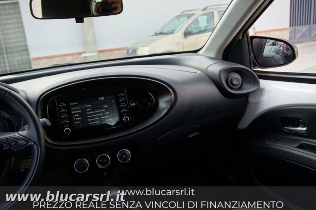 Toyota Aygo X 1.0 VVT-i 72 CV 5p. Undercover S-CVT (8)