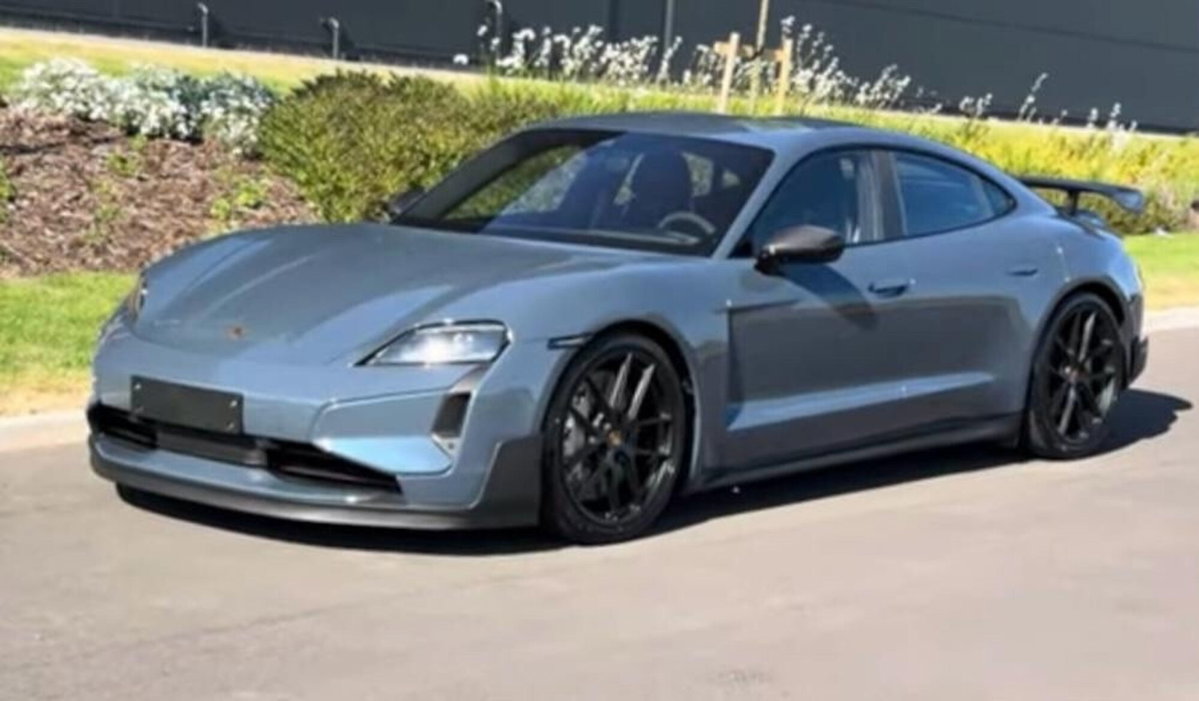 Porsche Taycan Turbo GT con pacchetto Weissach