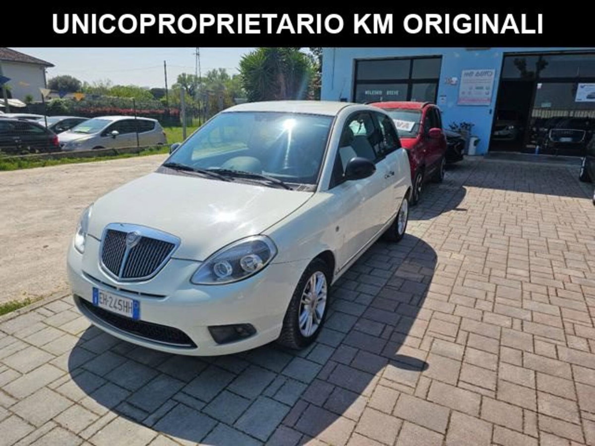 Lancia Ypsilon 1.3 MJT 75 CV Unyca