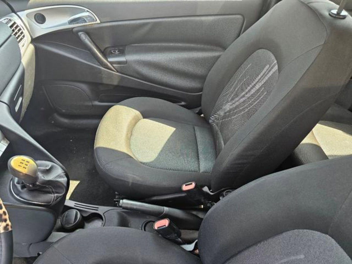 Lancia Ypsilon 1.3 MJT 75 CV Unyca (10)