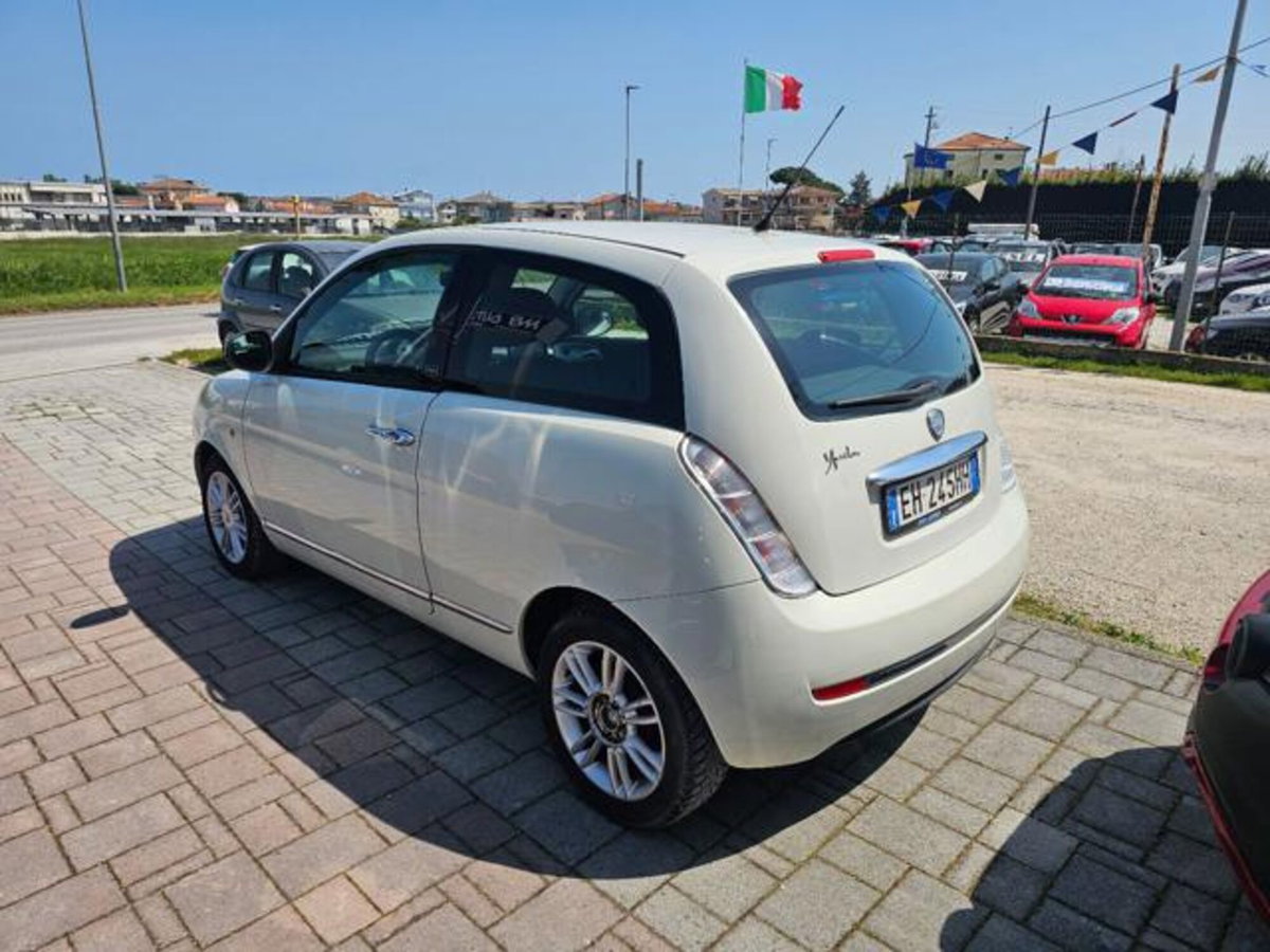 Lancia Ypsilon 1.3 MJT 75 CV Unyca (3)