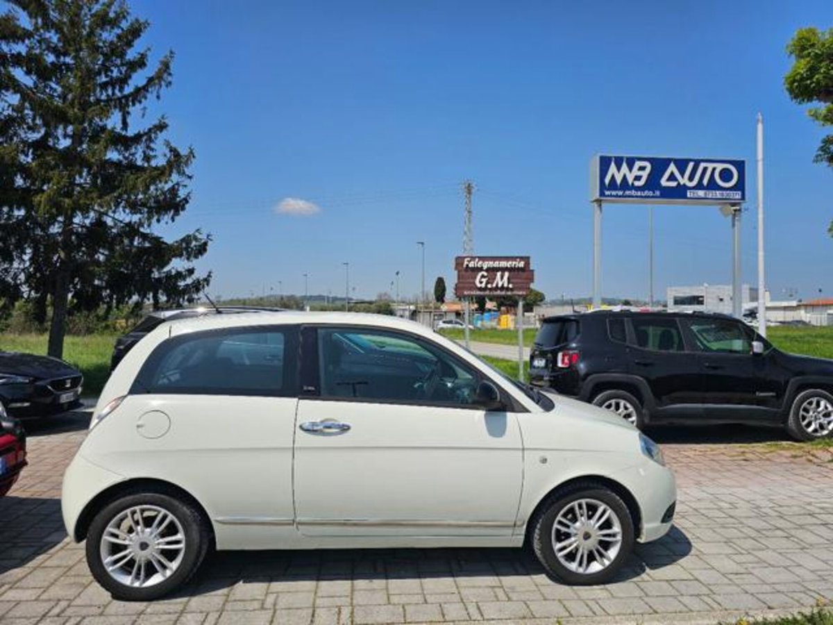 Lancia Ypsilon 1.3 MJT 75 CV Unyca (6)