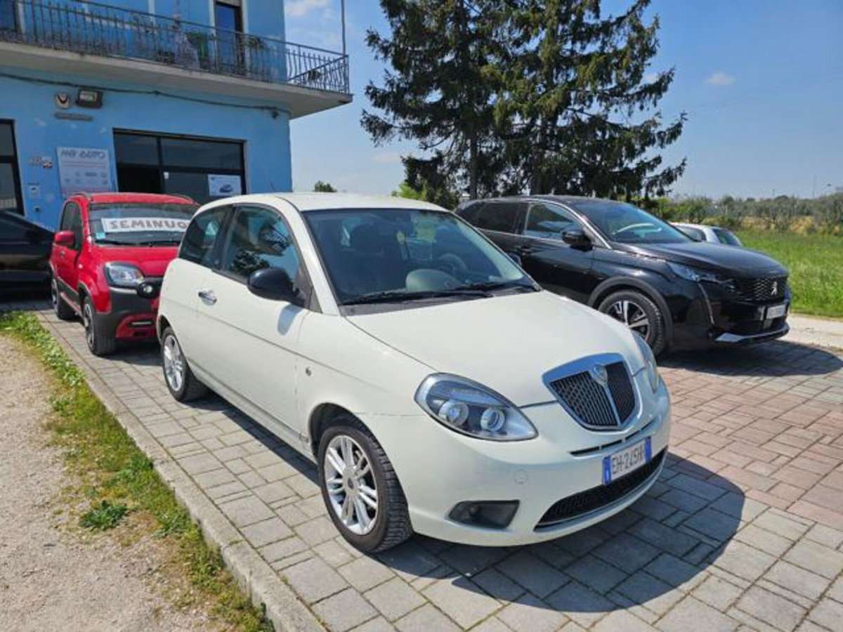 Lancia Ypsilon 1.3 MJT 75 CV Unyca (7)