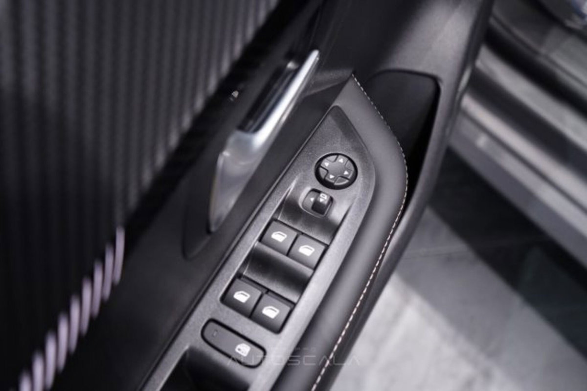 Peugeot 208 1.2 puretech Active s&s 100cv (10)