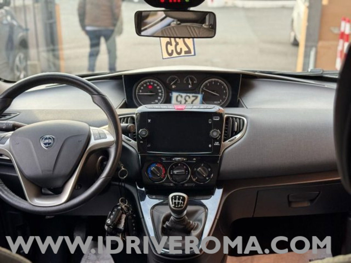 Lancia Ypsilon 1.0 FireFly 5 porte S&S Hybrid Gold Plus (9)