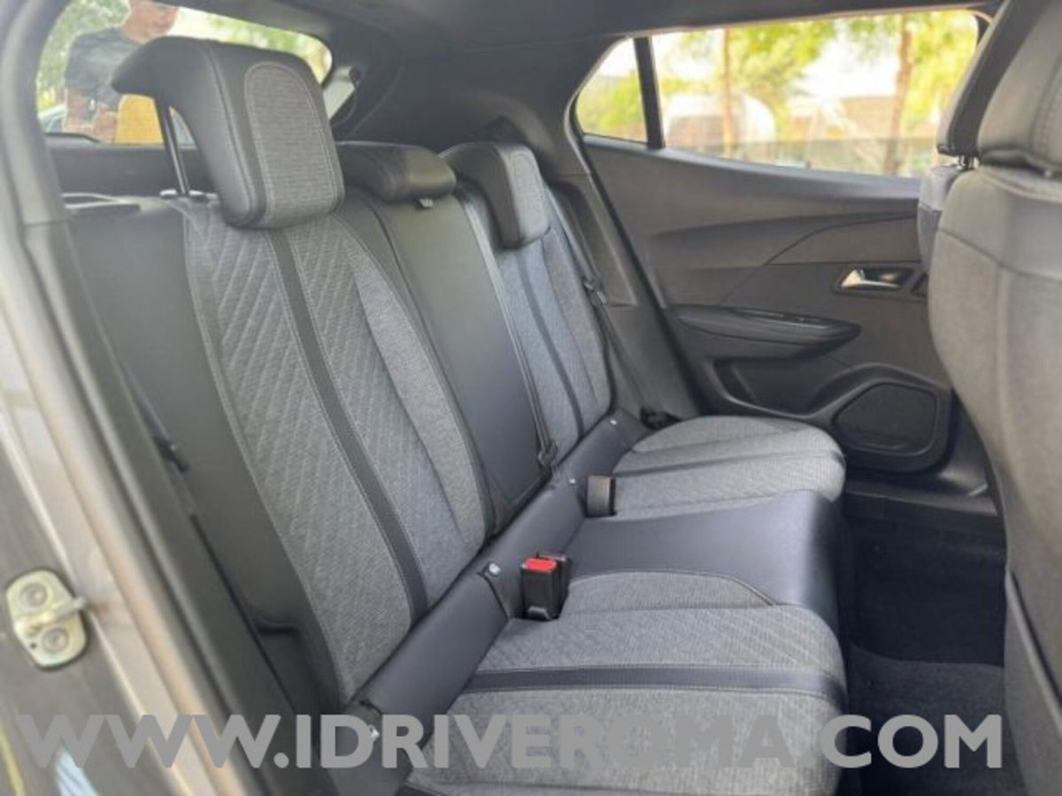 Peugeot 2008 PureTech 100 S&S Allure (13)
