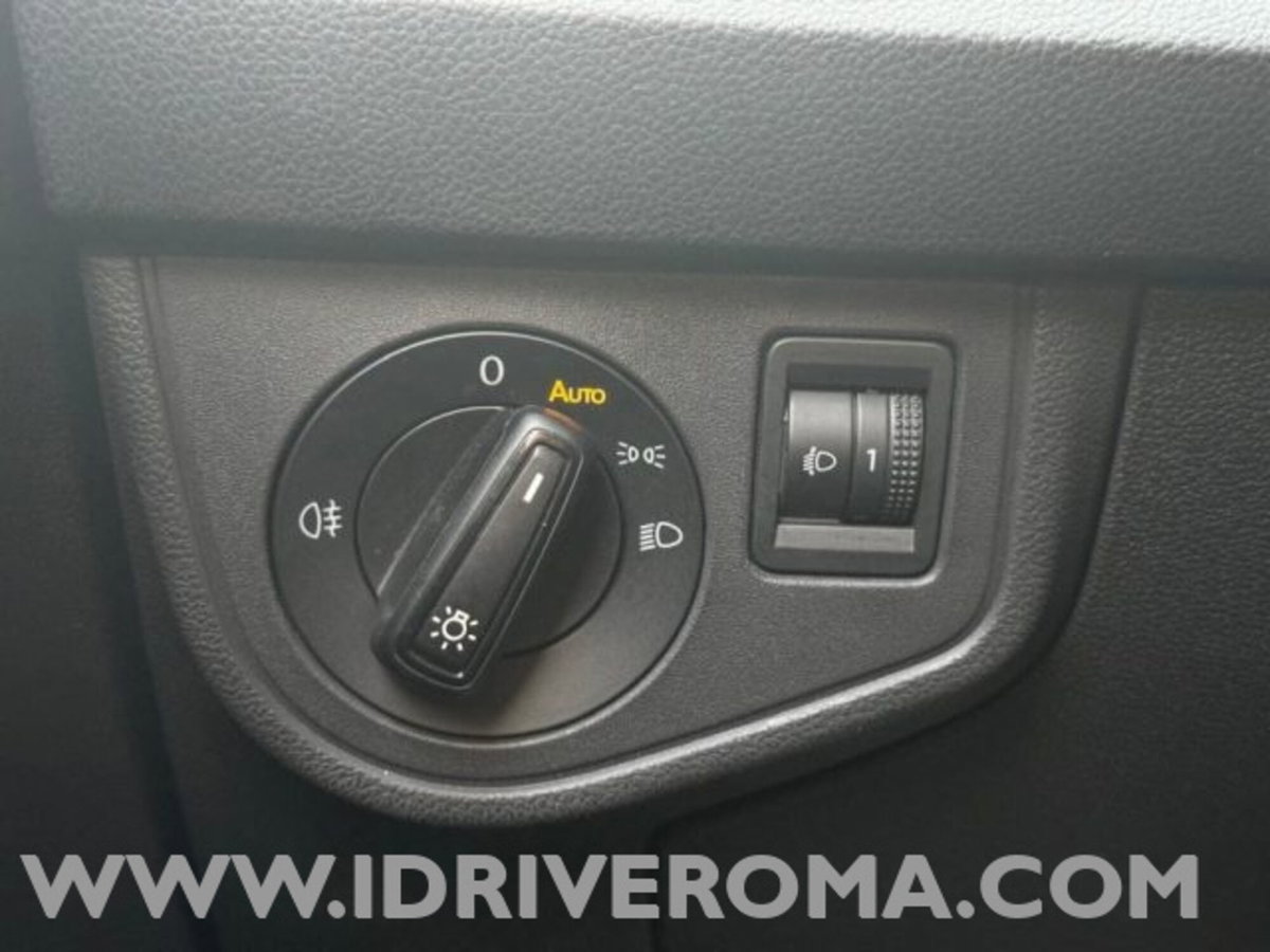 Volkswagen Taigo 1.0 tsi R-Line 95cv (13)