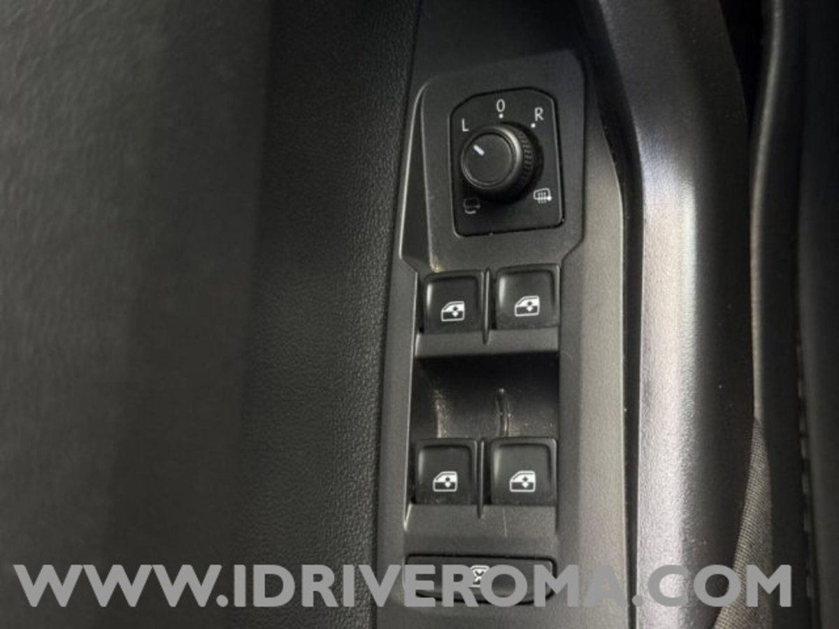 Volkswagen Taigo 1.0 tsi R-Line 95cv (16)