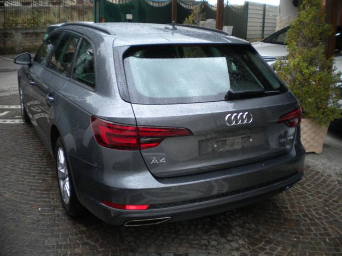 Audi A4 Avant 35 TDI S tronic Design (4)