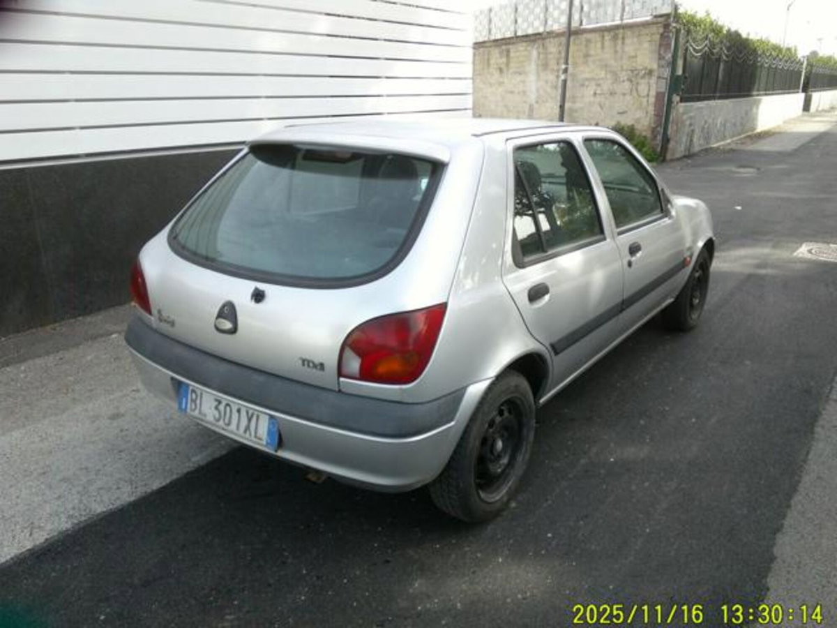 Ford Fiesta 1.8 TDdi cat 5 porte Ambiente (13)