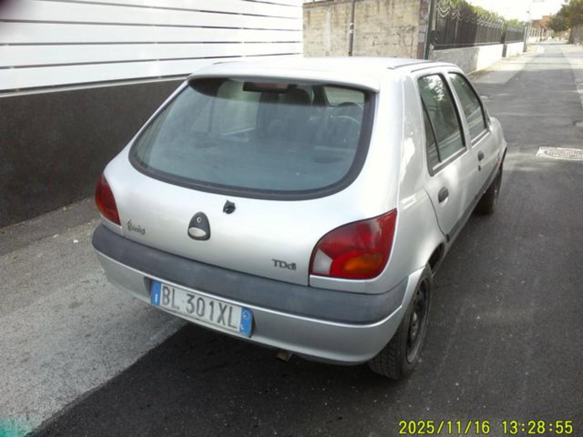 Ford Fiesta 1.8 TDdi cat 5 porte Ambiente (4)