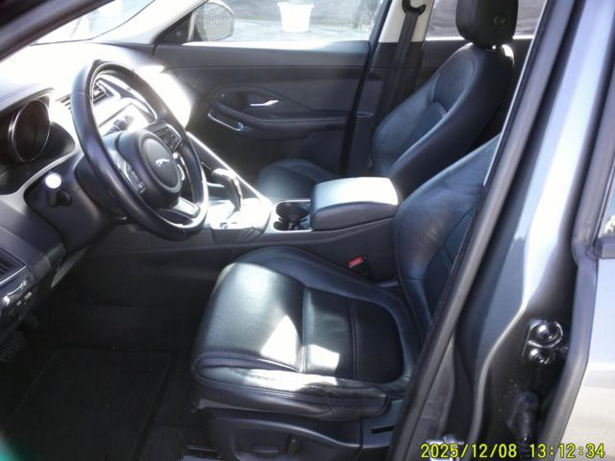Jaguar E-Pace 2.0D 150 CV R-Dynamic S (10)
