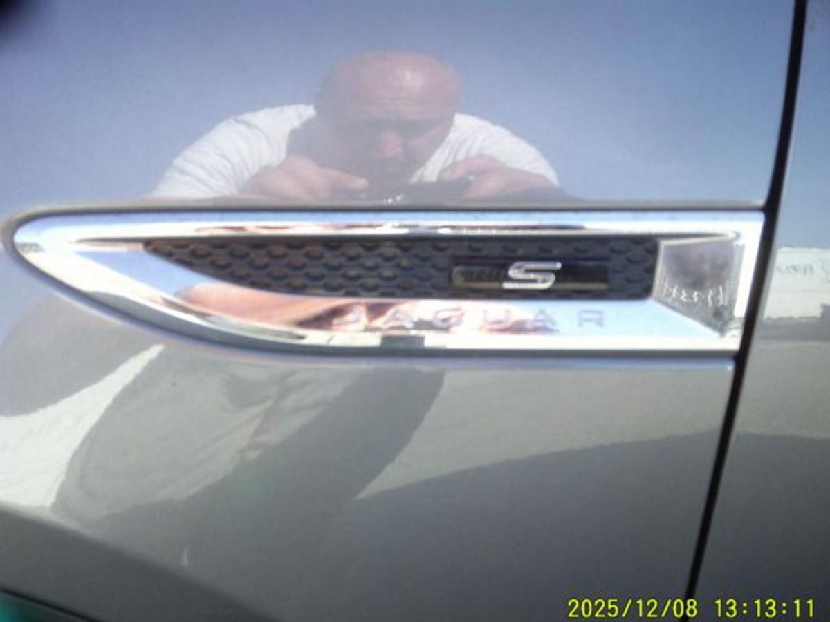 Jaguar E-Pace 2.0D 150 CV R-Dynamic S (14)
