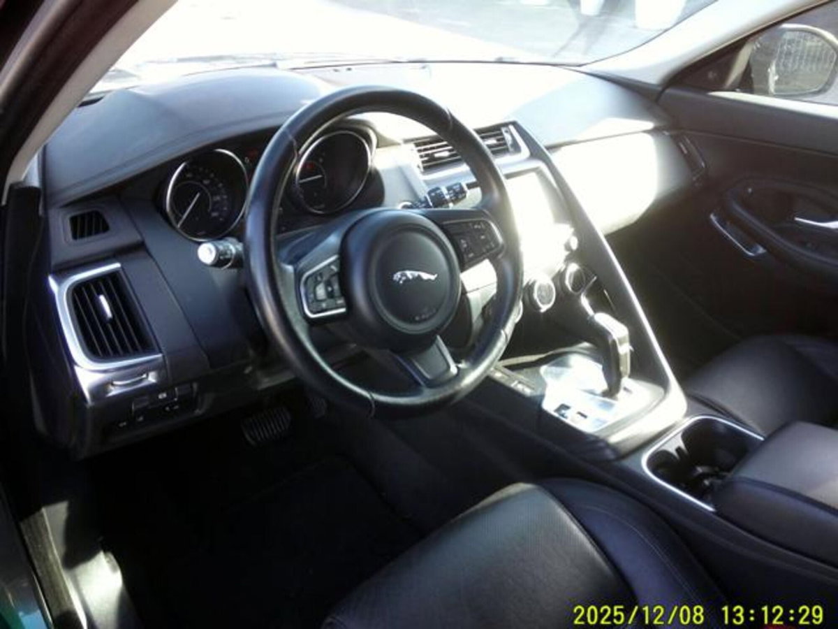 Jaguar E-Pace 2.0D 150 CV R-Dynamic S (9)