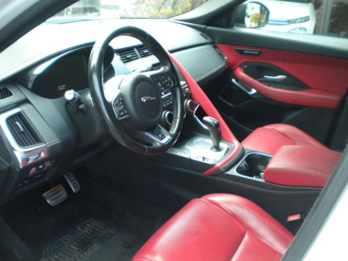 Jaguar E-Pace 2.0D 180 CV AWD aut. R-Dynamic HSE (13)