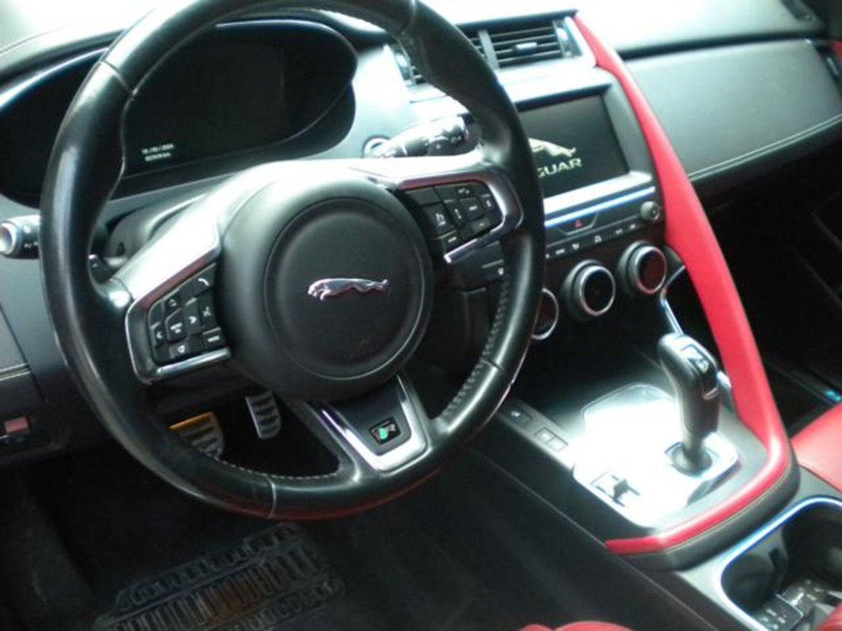 Jaguar E-Pace 2.0D 180 CV AWD aut. R-Dynamic HSE (16)
