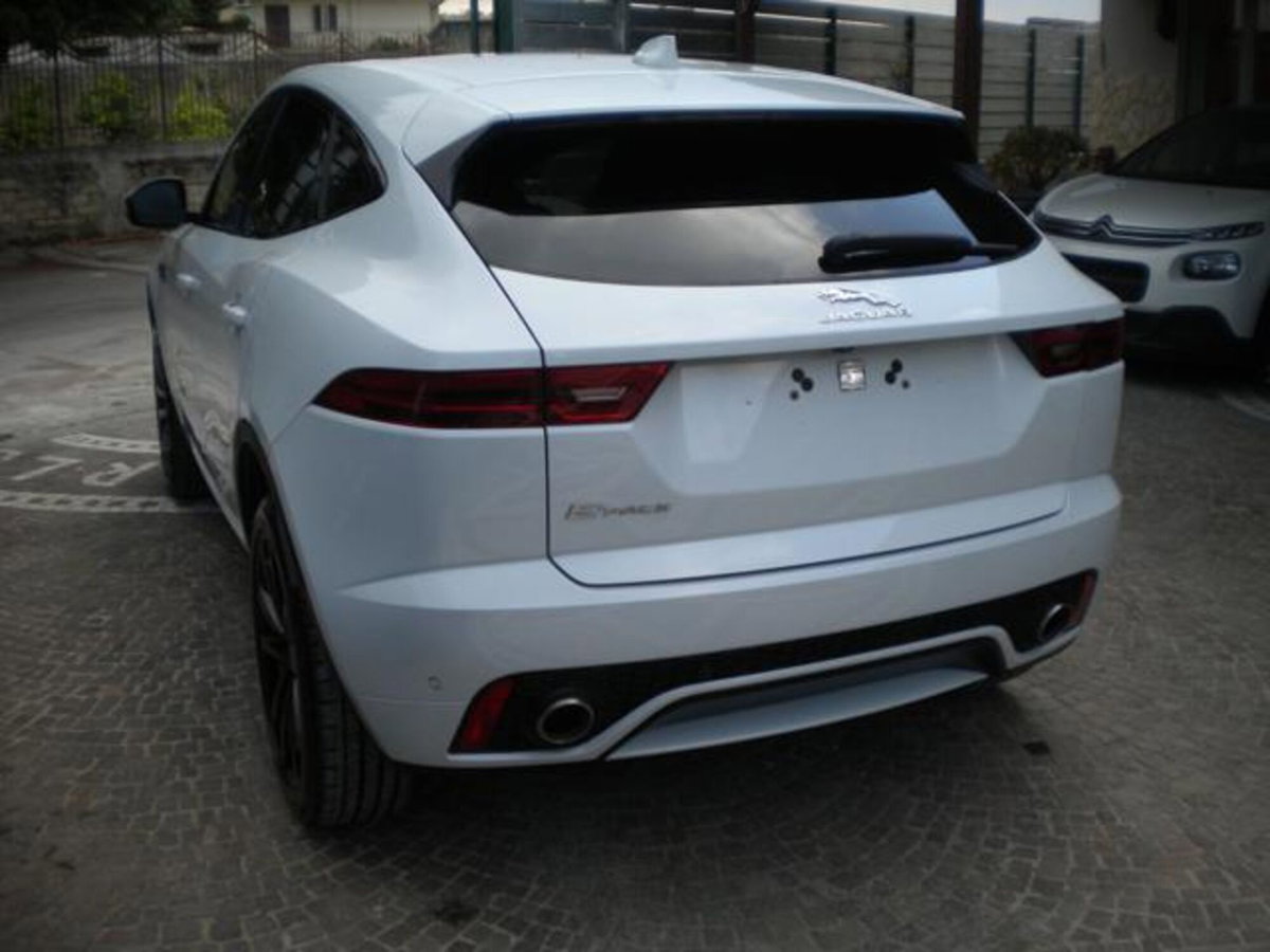 Jaguar E-Pace 2.0D 180 CV AWD aut. R-Dynamic HSE (4)