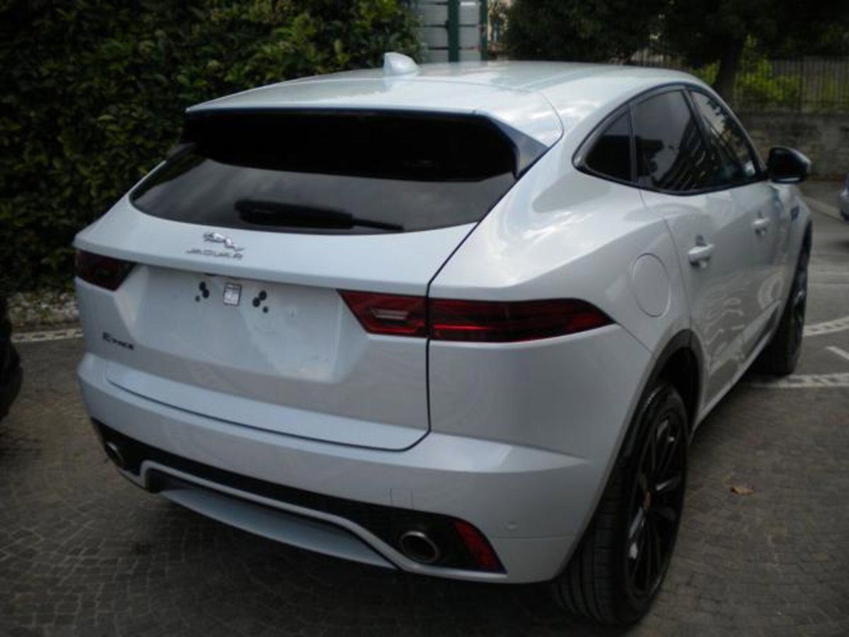 Jaguar E-Pace 2.0D 180 CV AWD aut. R-Dynamic HSE (6)