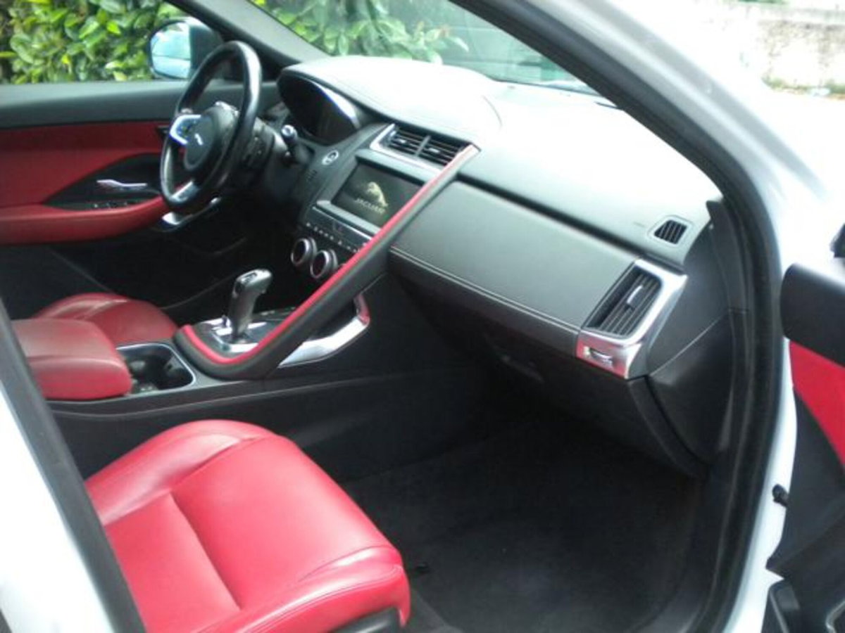 Jaguar E-Pace 2.0D 180 CV AWD aut. R-Dynamic HSE (8)