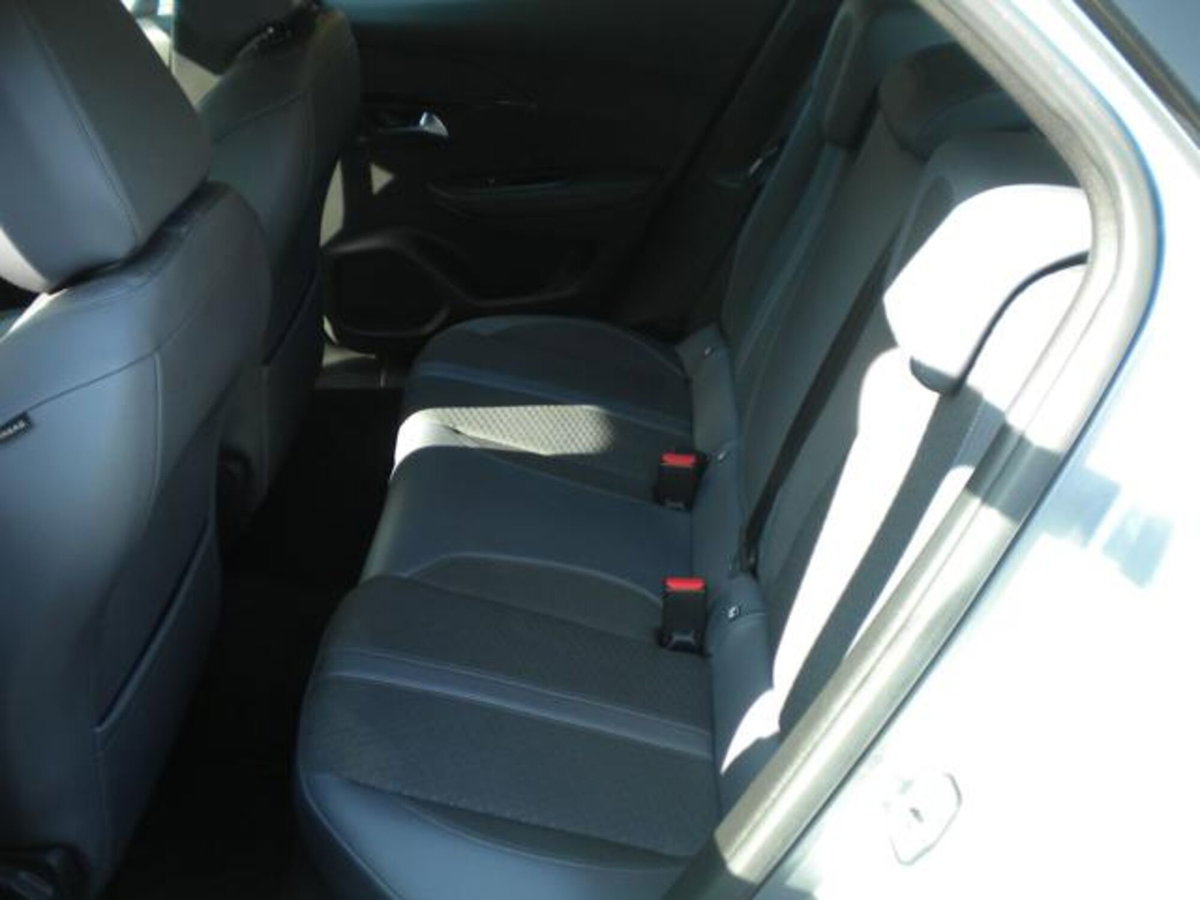 Peugeot 2008 1.2 puretech Allure s&s 100cv (11)