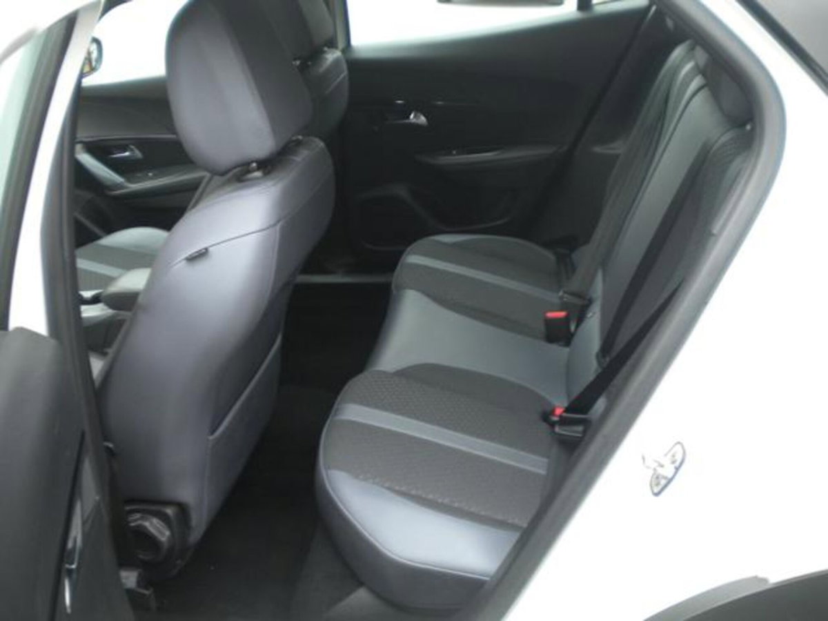 Peugeot 2008 1.2 puretech Allure s&s 100cv (9)