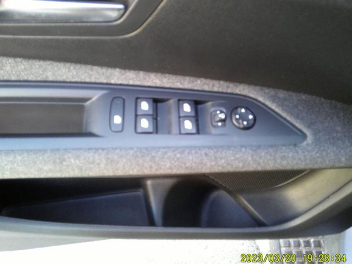 Peugeot 3008 BlueHDi 130 S&S Business (14)