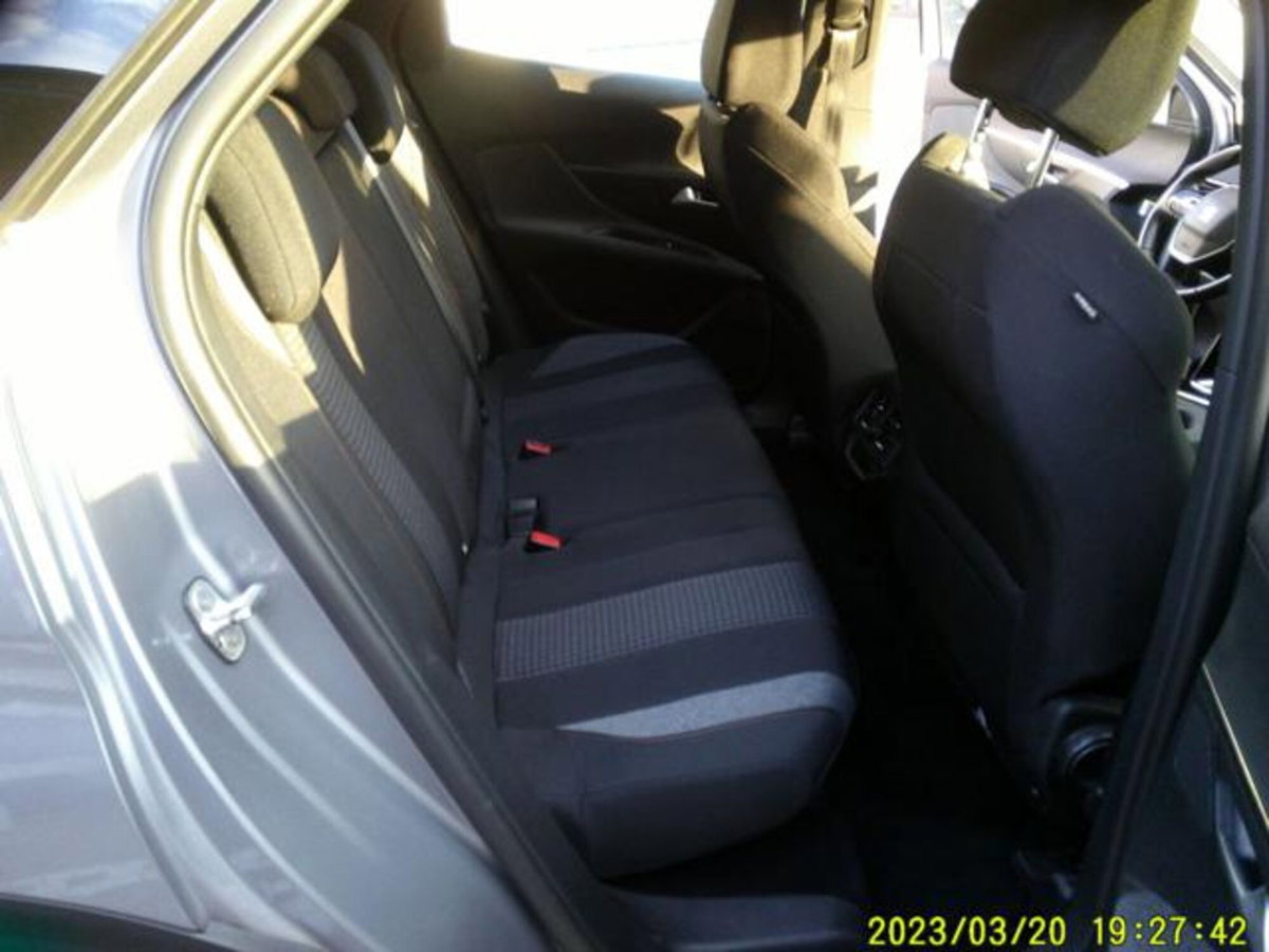 Peugeot 3008 BlueHDi 130 S&S Business (9)