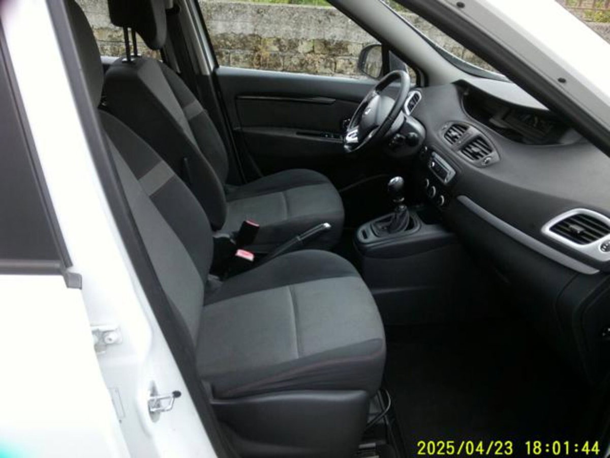 Renault Scenic E-Tech Electric 1.5 dCi 110CV EDC Energy (17)