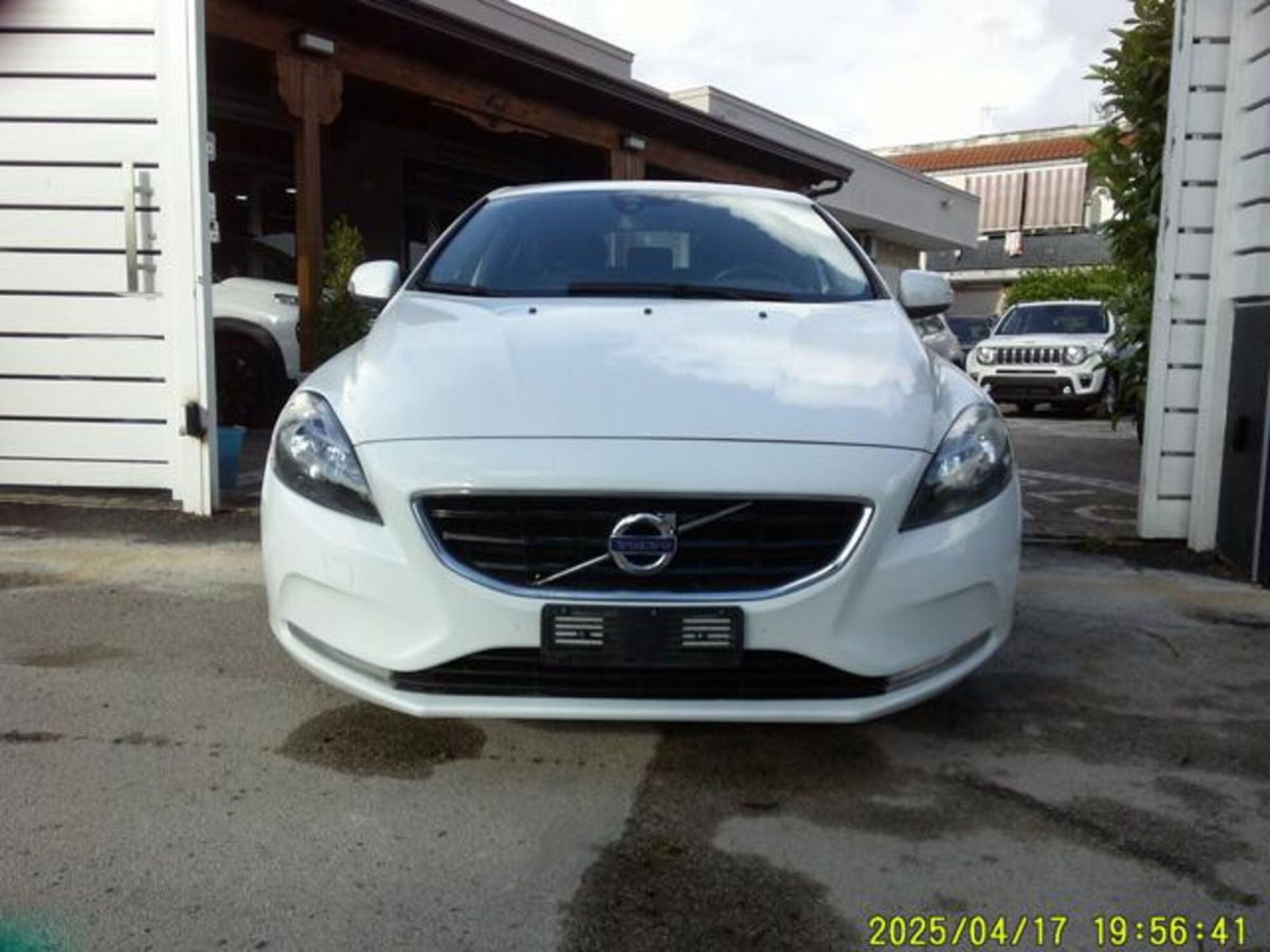 Volvo V40 D2 (2)