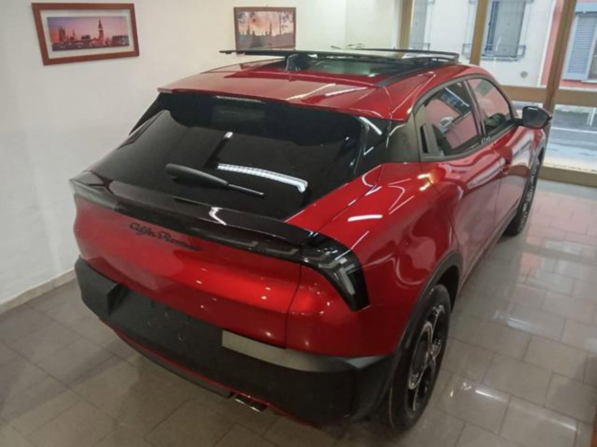 Alfa Romeo Junior 1.2 ibrida Sport Speciale 145cv edct6 (2)