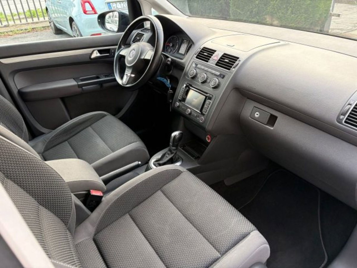 Volkswagen Touran 1.6 TDI DSG Comfortline (9)