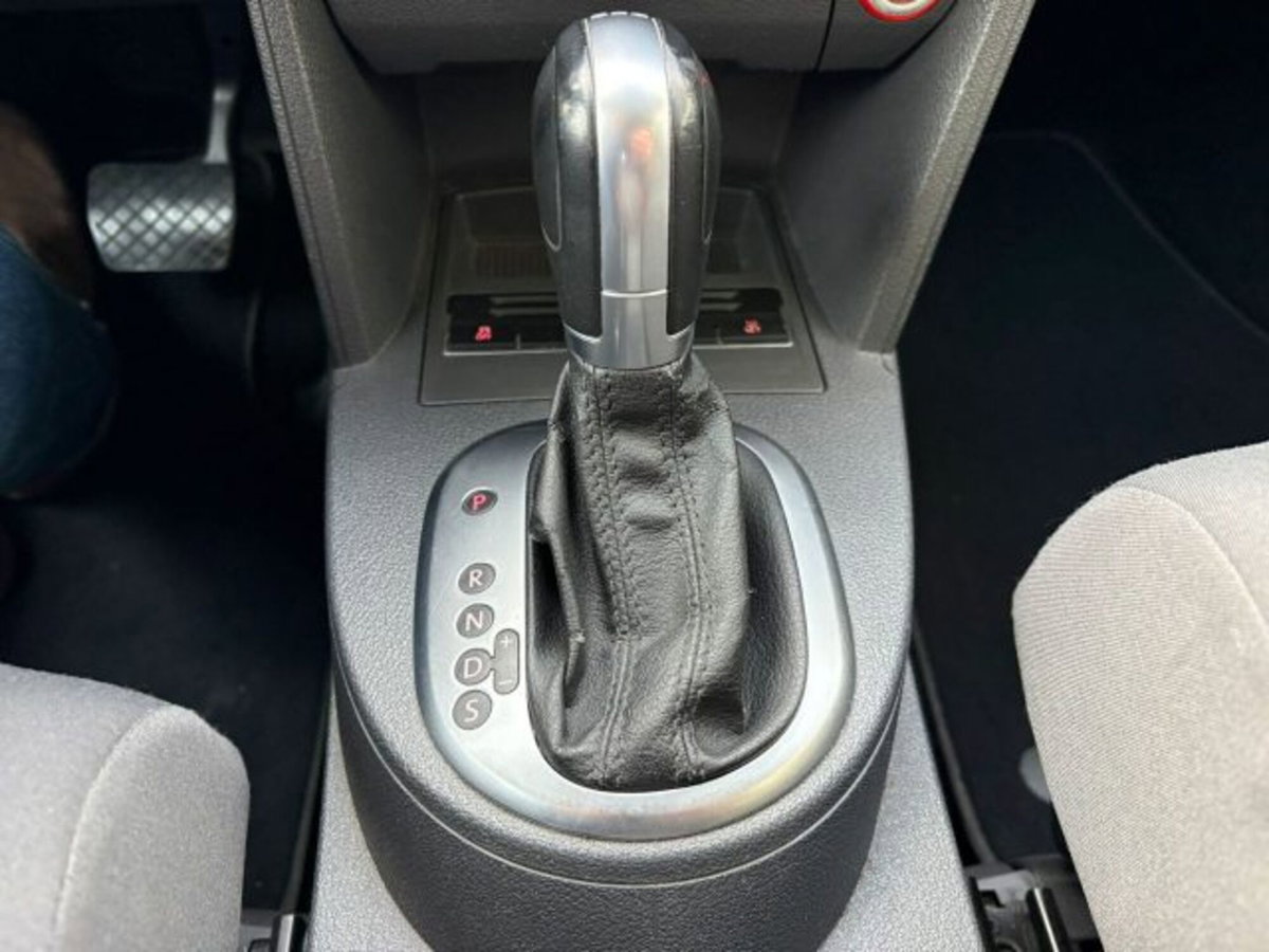 Volkswagen Touran 1.6 TDI DSG Comfortline (11)