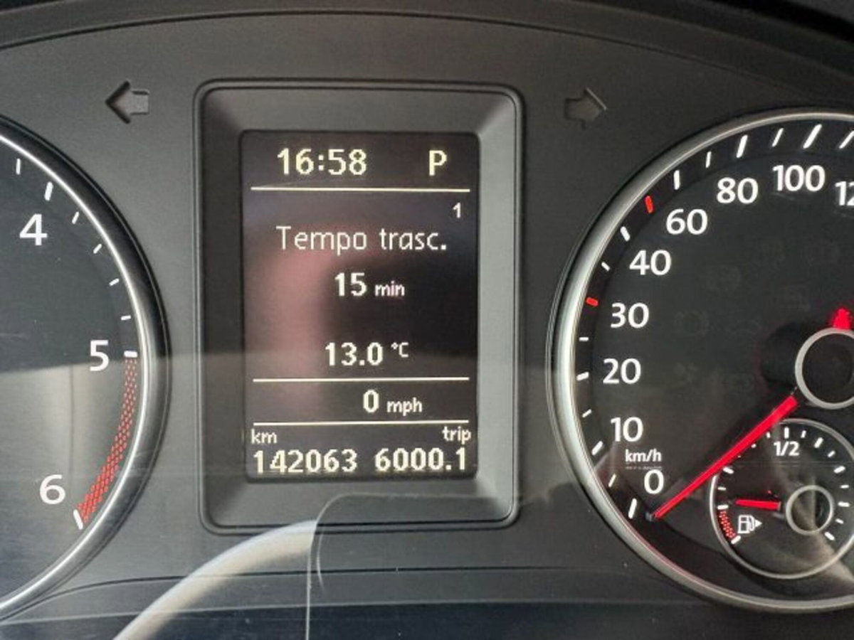 Volkswagen Touran 1.6 TDI DSG Comfortline (12)