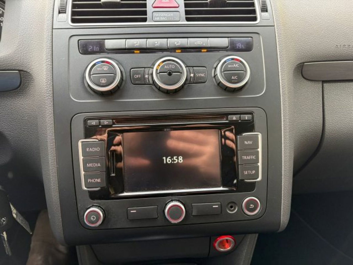 Volkswagen Touran 1.6 TDI DSG Comfortline (13)