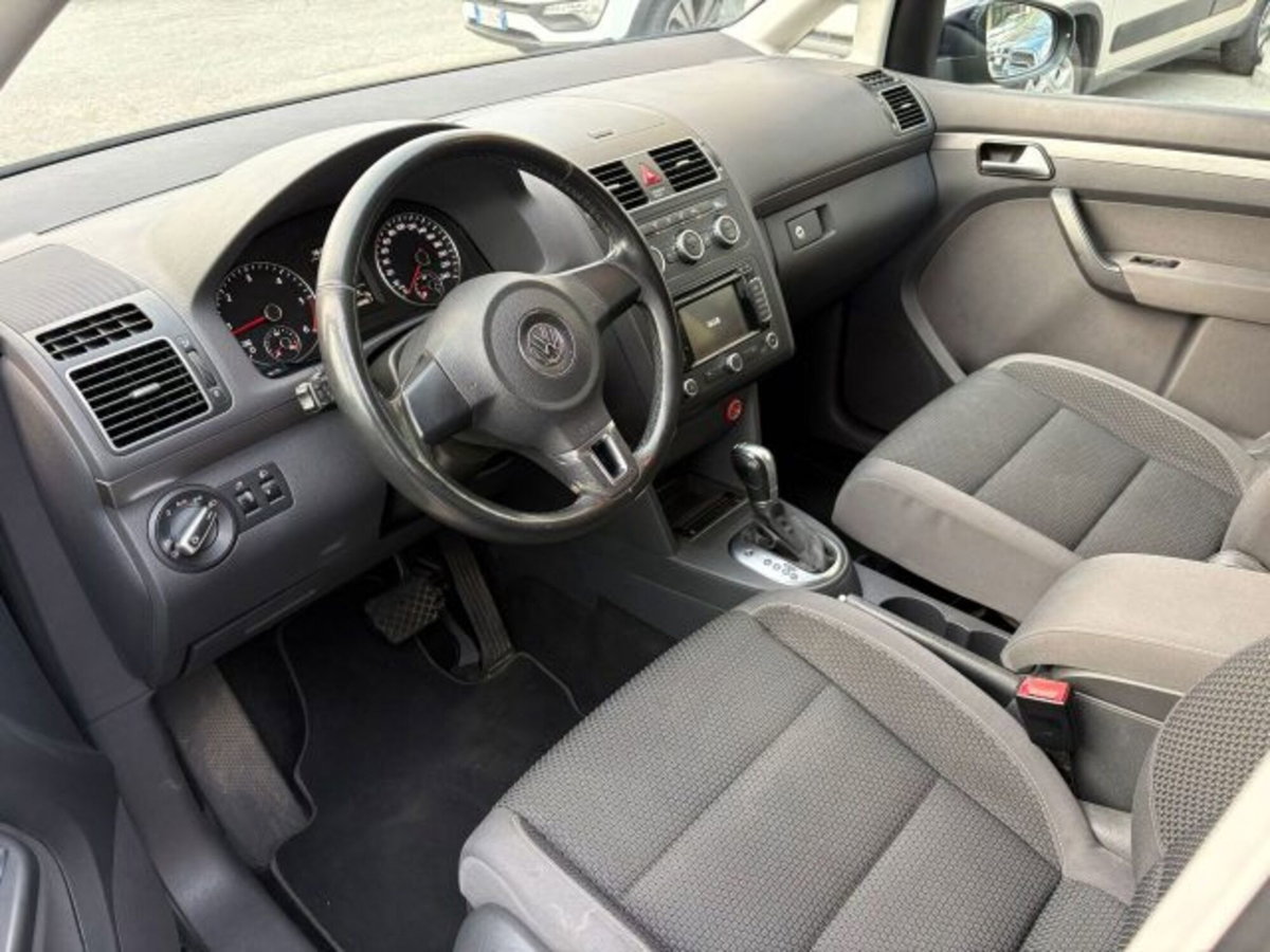 Volkswagen Touran 1.6 TDI DSG Comfortline (8)