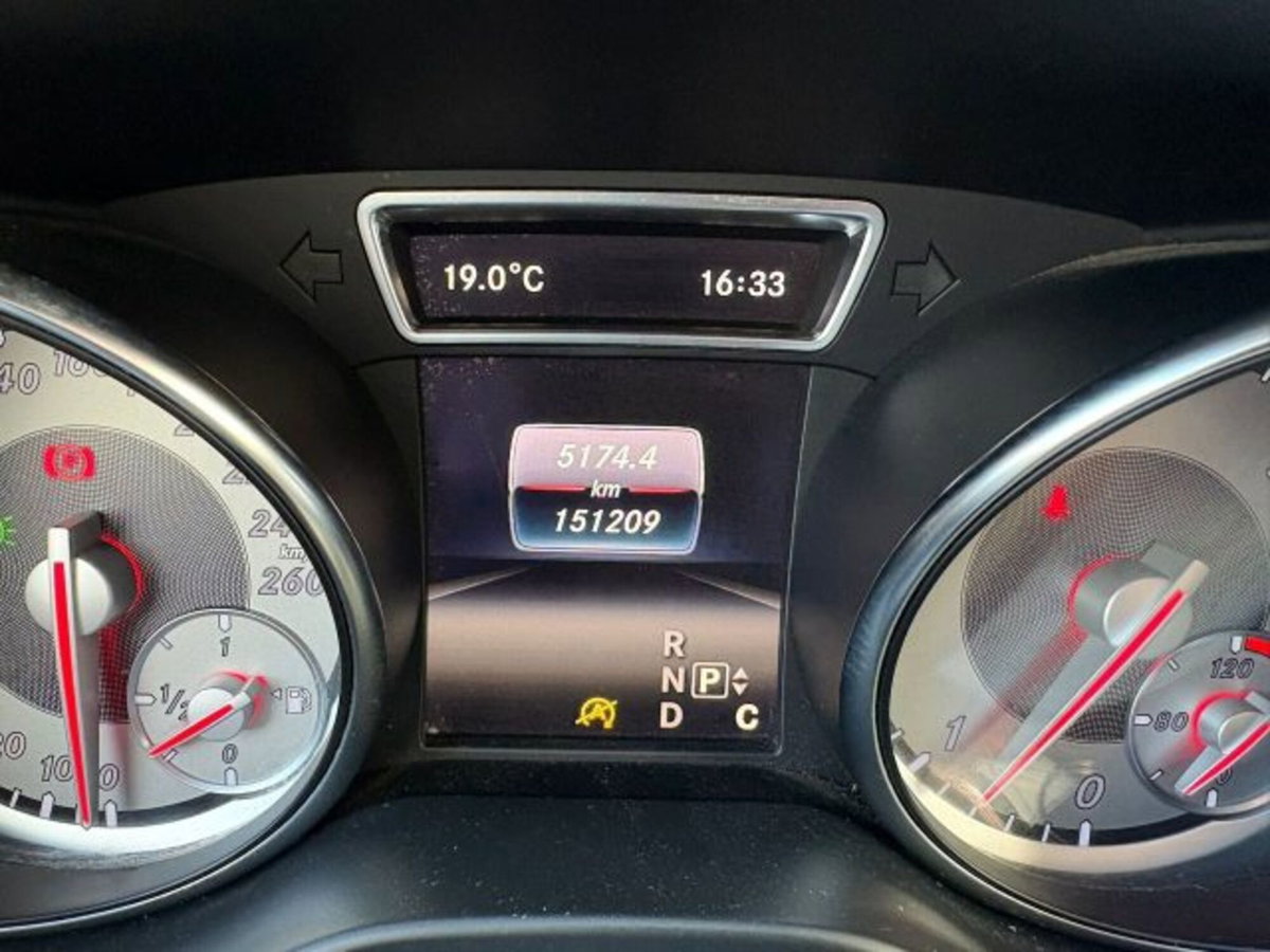 Mercedes-Benz CLA 220 d Automatic Premium Dark Night (10)