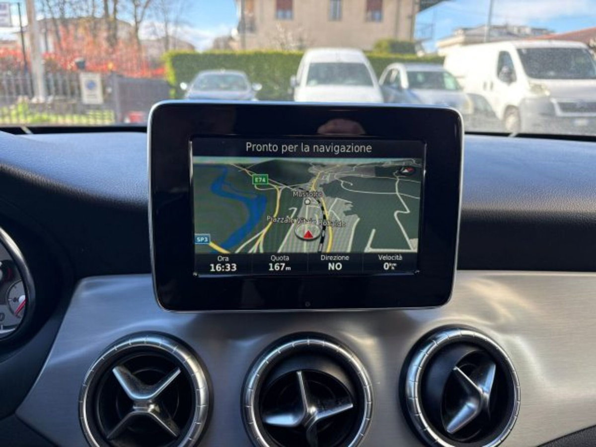Mercedes-Benz CLA 220 d Automatic Premium Dark Night (11)